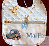 Bavaglino Mattia con macchinina - Bavaglini punto croce